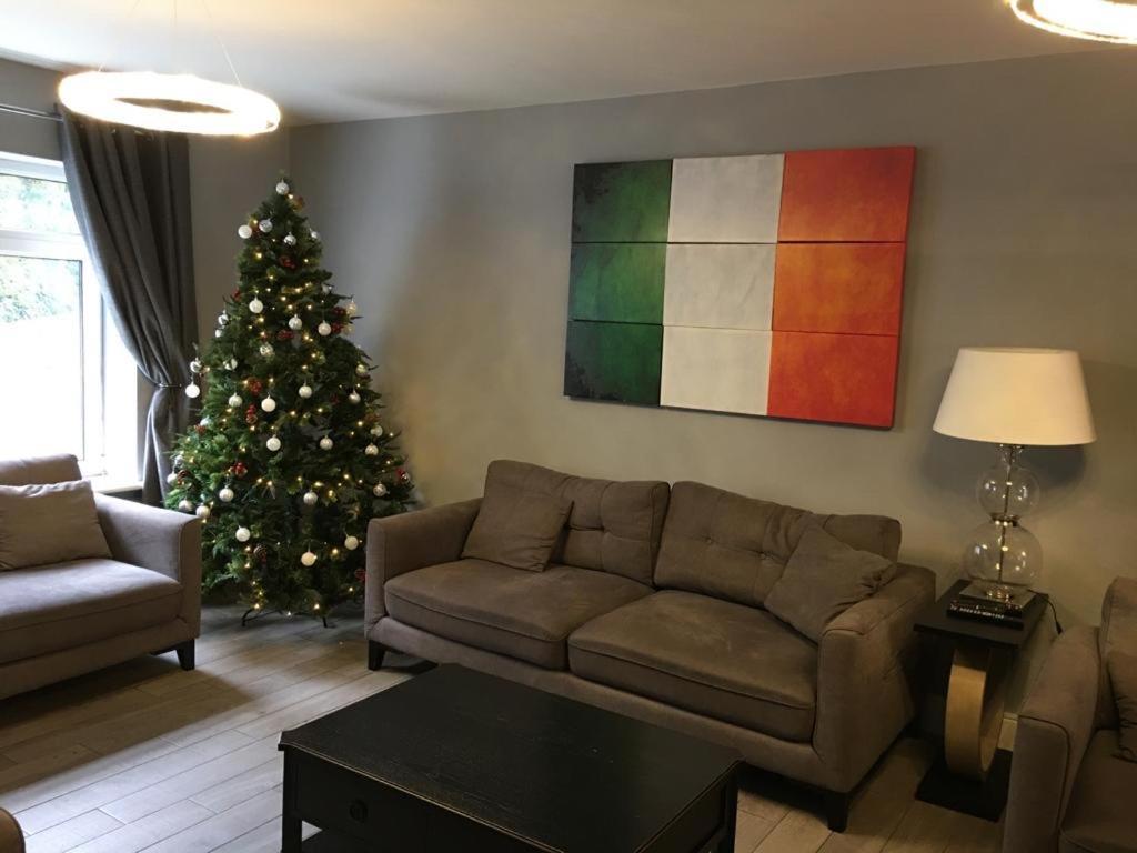 The Town House Kinsale, Hosted By Exquisite Holiday Homes, Sleeps 16 Exterior photo